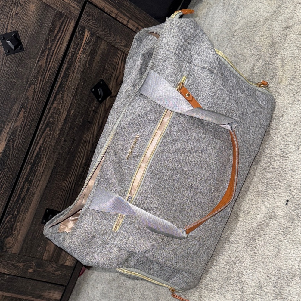 Elegant Gray Duffel Bag with Tan Accents